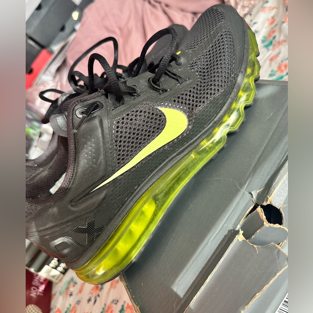 Nike Air Max 2013 (Black Volt) - Picture 2 of 9